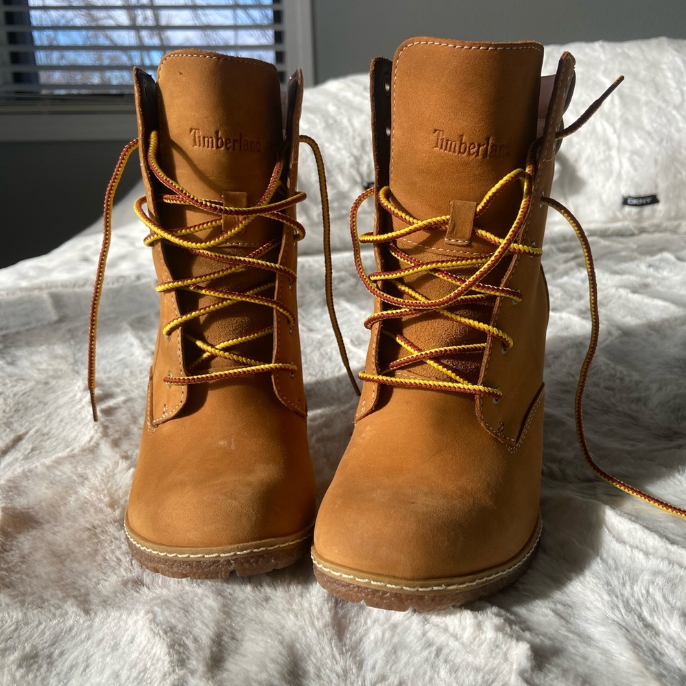 Women’s size 6 Timberland heeled boots brown